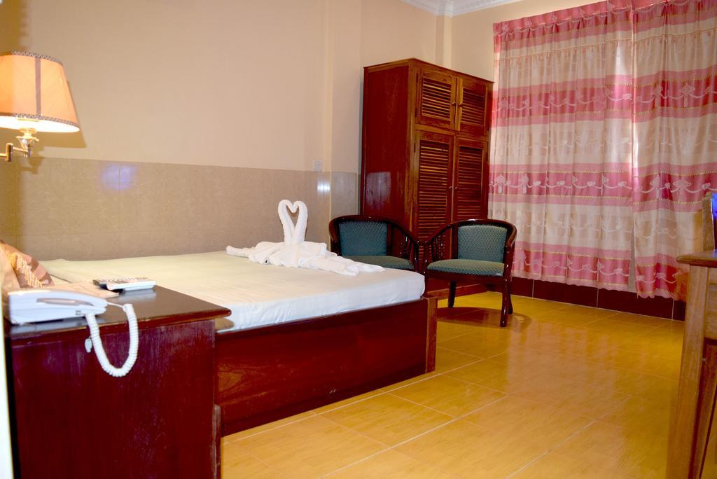 Reaksmey Battambang Hotel Exterior foto